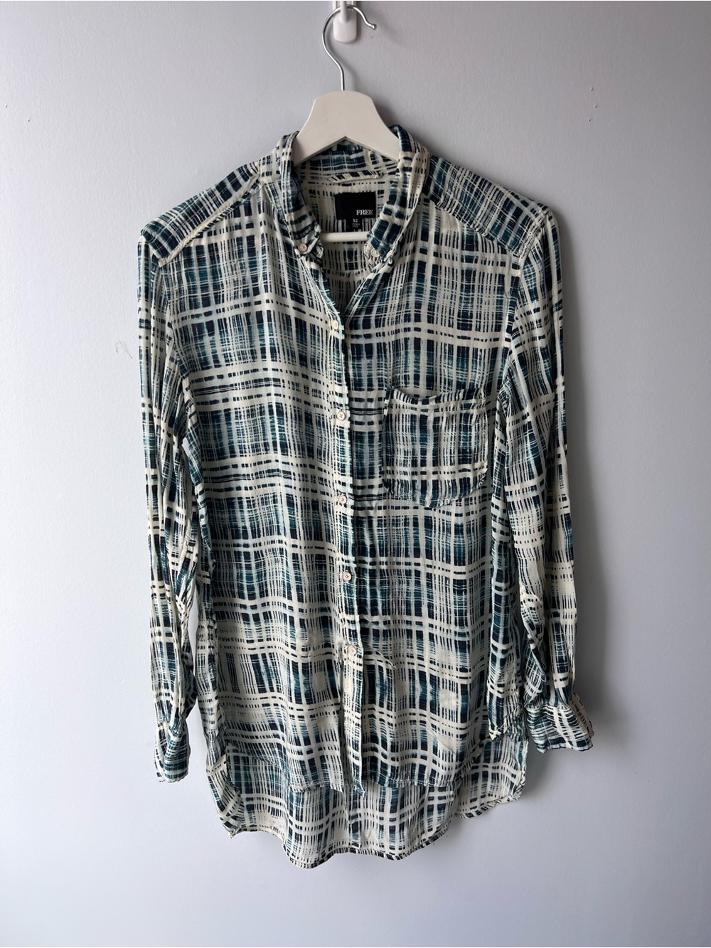 ARITZIA Wilfred Free Long-Sleeve Oversized Button-Up Shirt in Cream and Teal
